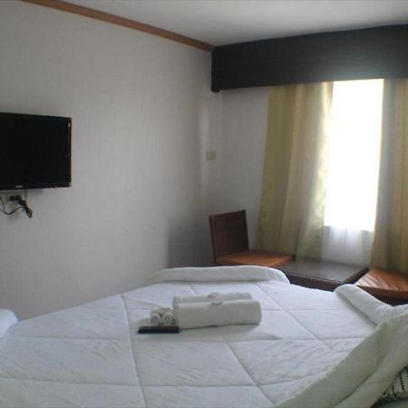 Oyo 621 De Loro Inn Puerto Princesa Bagian luar foto