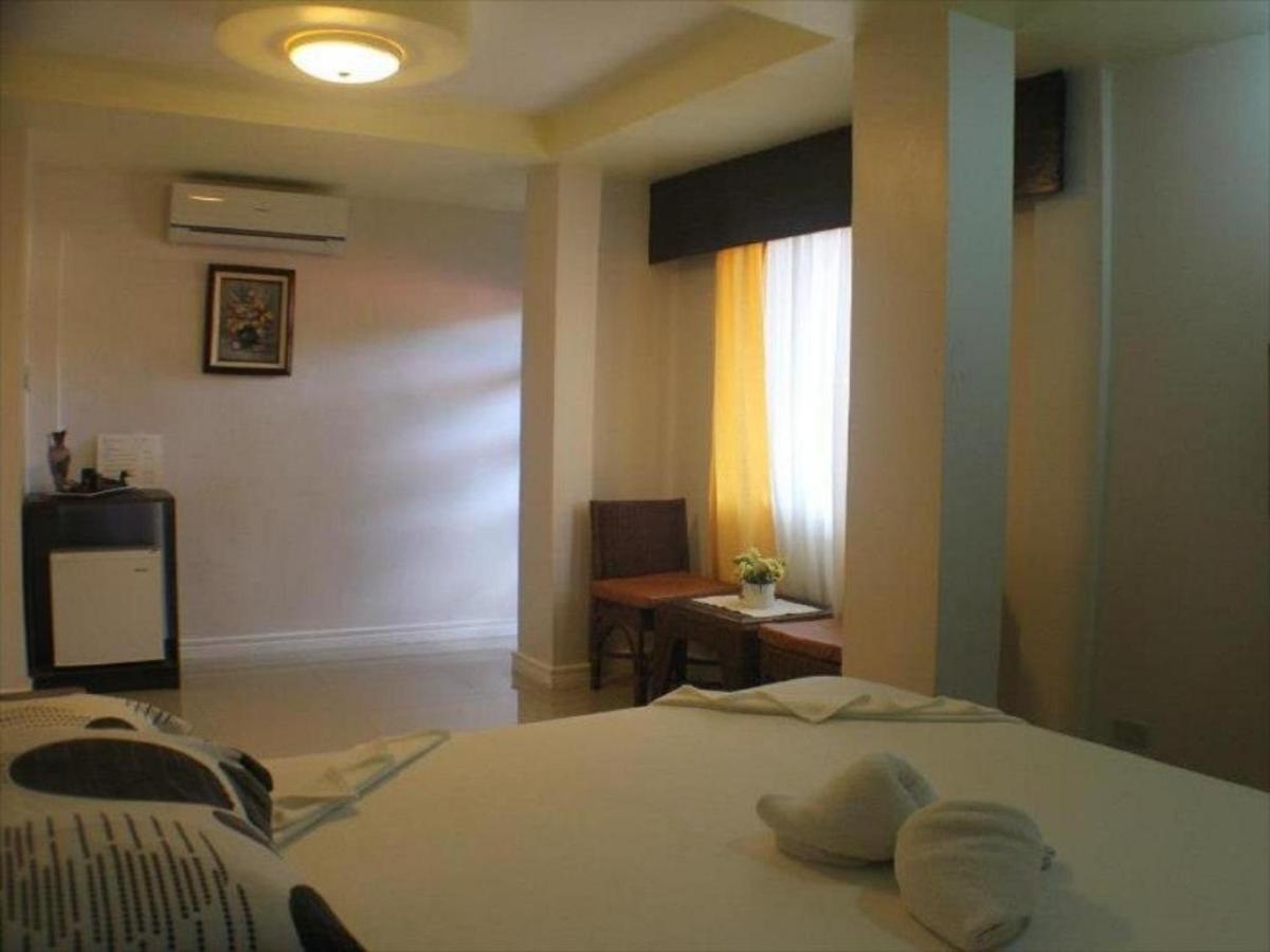 Oyo 621 De Loro Inn Puerto Princesa Bagian luar foto