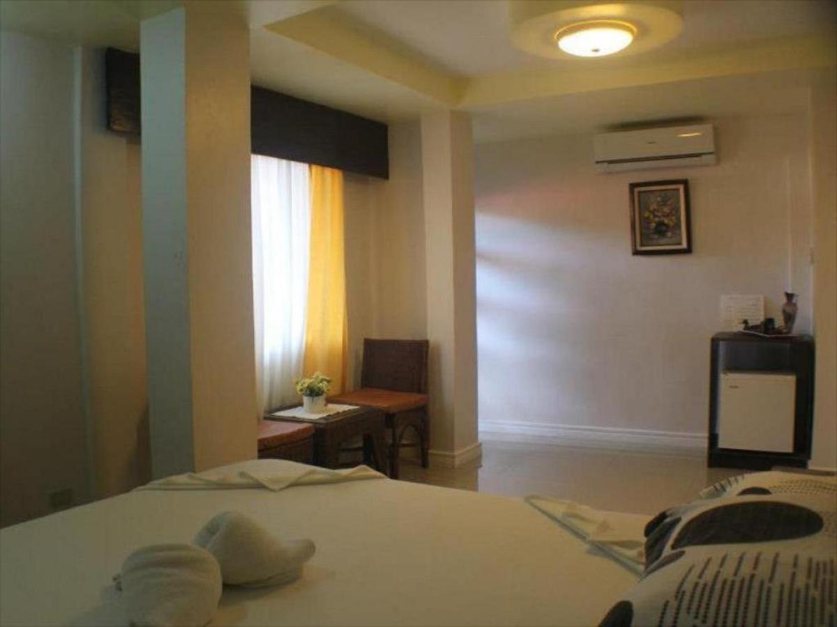 Oyo 621 De Loro Inn Puerto Princesa Bagian luar foto